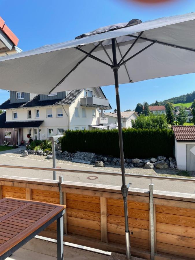 Landgasthaus Zum Kreuz Gbr Isny im Allgäu Exterior photo